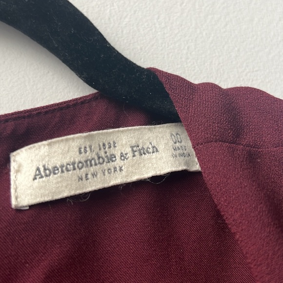 Abercrombie and Fitch Maroon Romper Size 00 Like New - Picture 5 of 6